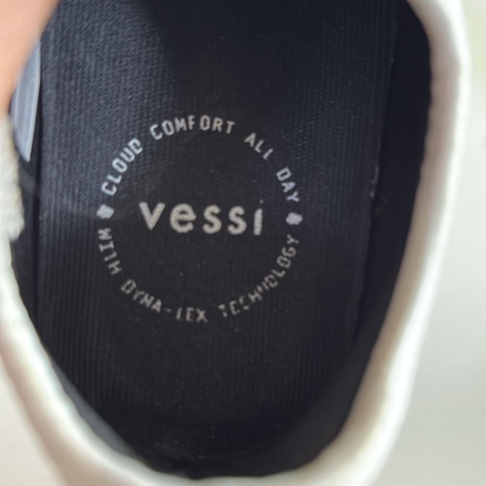 Vessi cloud, comfort, waterproof sneakers - Picture 4 of 4
